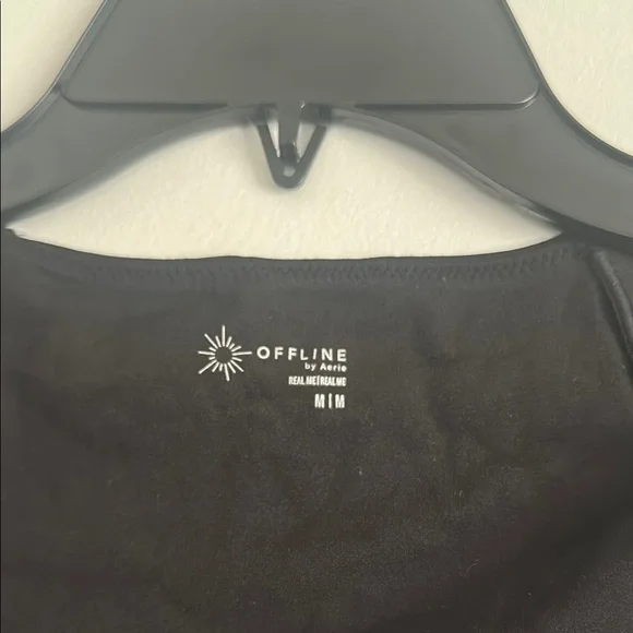 NWT Aerie Offline Black Fitted Crop Athletic Top with built in bra - Picture 3 of 4